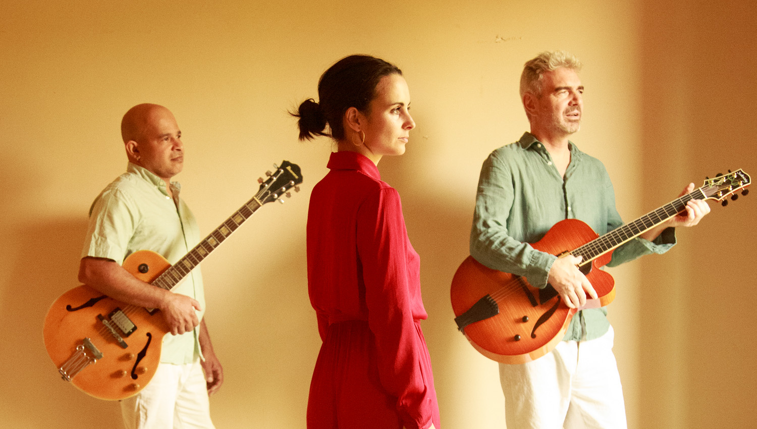 ANDREA MOTIS GUITAR TRIO
