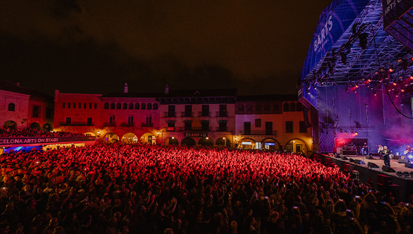 El BARTS Festival cierra una primera edición histórica en el Poble Espanyol con 68.000 asistentes y un Morrissey apoteósico