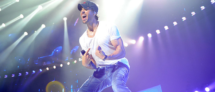 ENRIQUE IGLESIAS LLEGA AL PALAU SANT JORDI CON INVITADOS DE LUJO