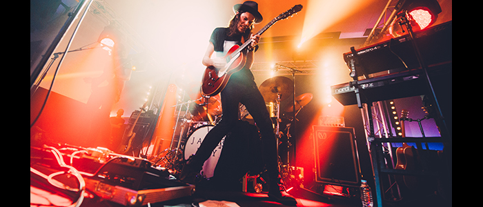 JAMES BAY EN RAZZMATAZZ