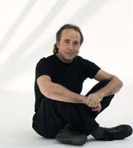 JOAN MANUEL SERRAT100% Serrat. 100% Benéfico