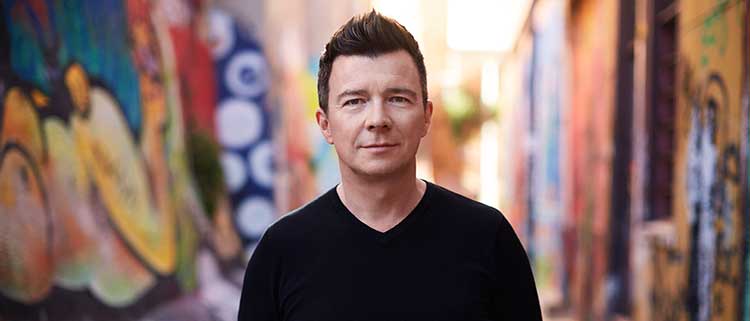 RICK ASTLEY EN CONCERT AL GUITAR BCN 2017