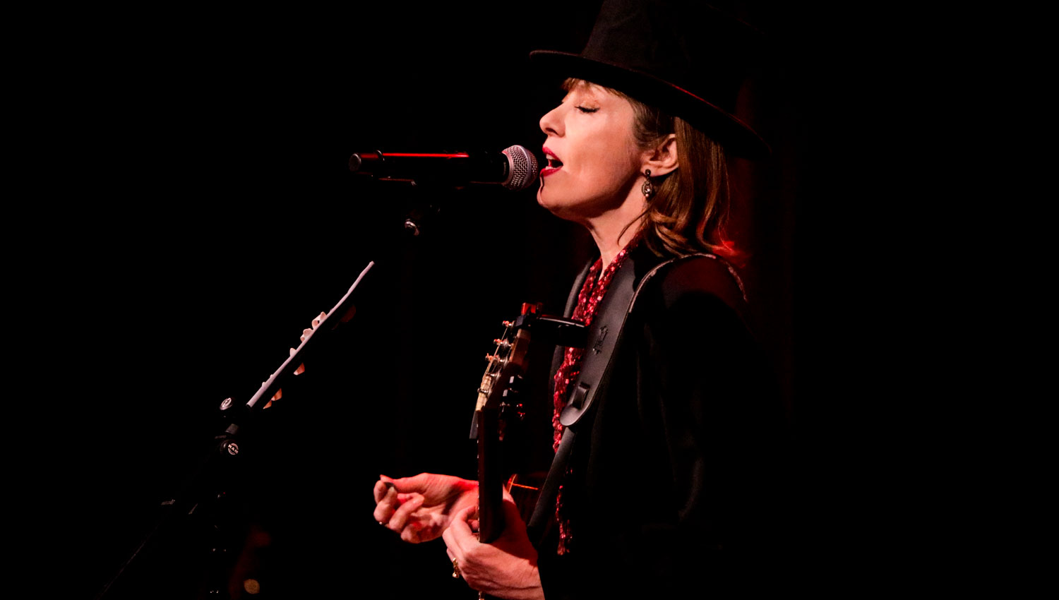 SUZANNE VEGA